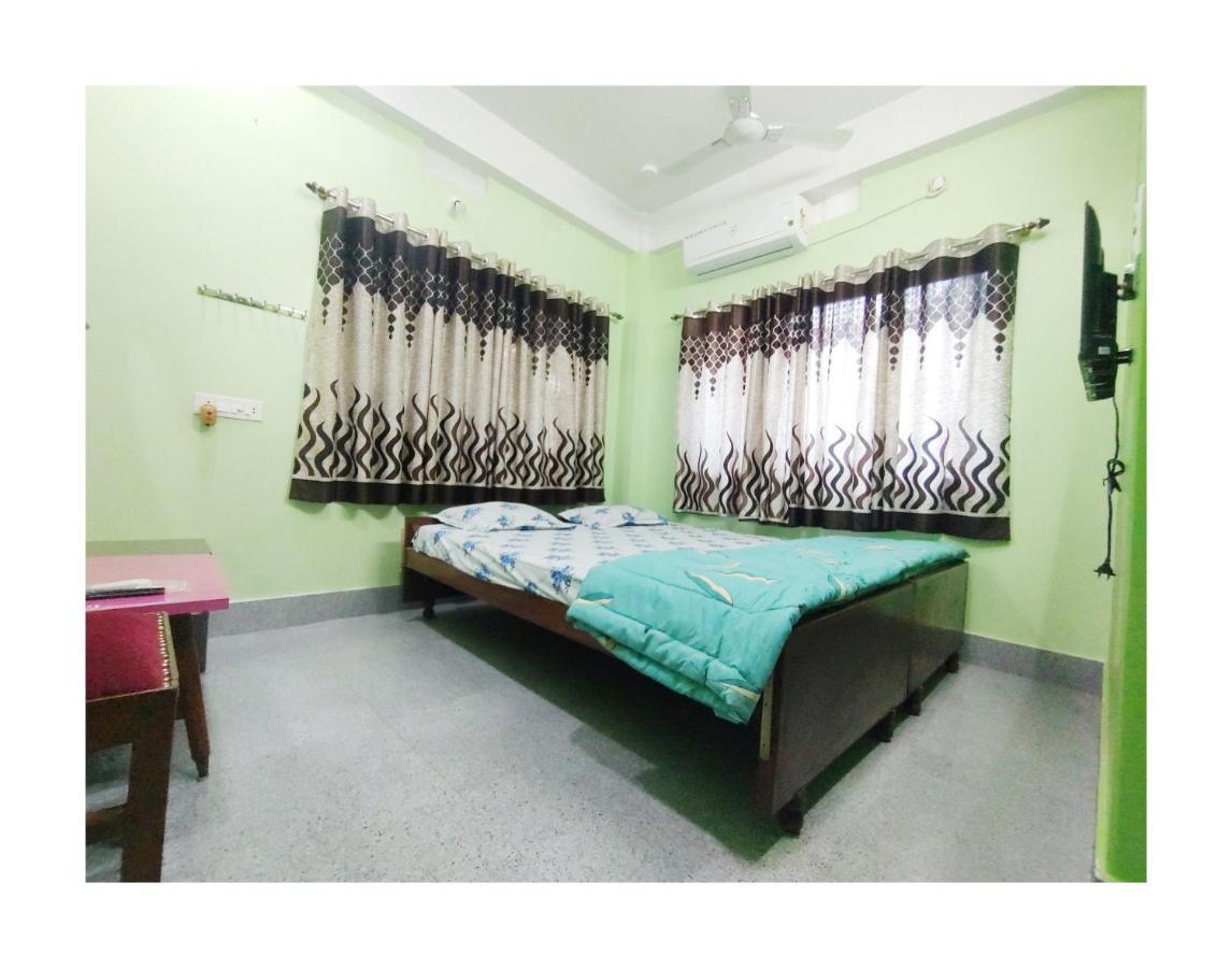 Ujjayanta Homestay Agartala Bagian luar foto